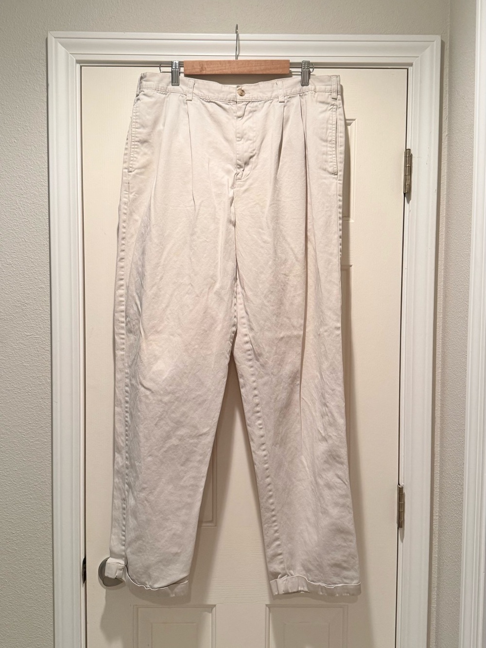 GAP Men's Light Beige Pleated Chinos. # 0073
